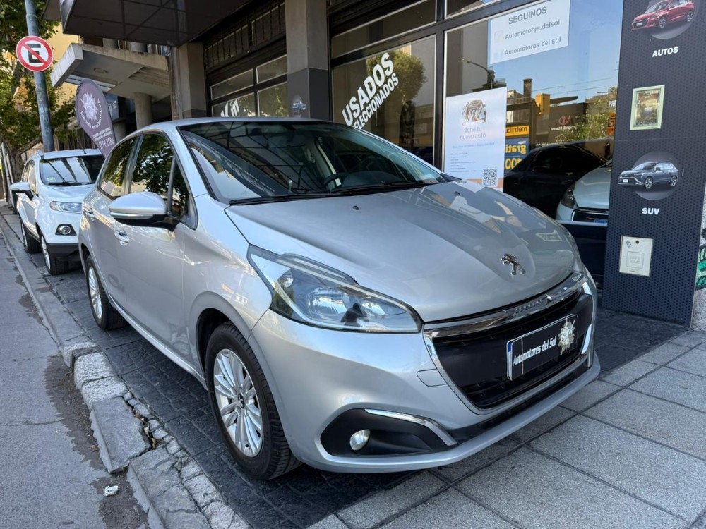 Peugeot 208 Allure — foto 11